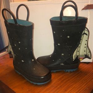 Toddlers size 6 rain boots